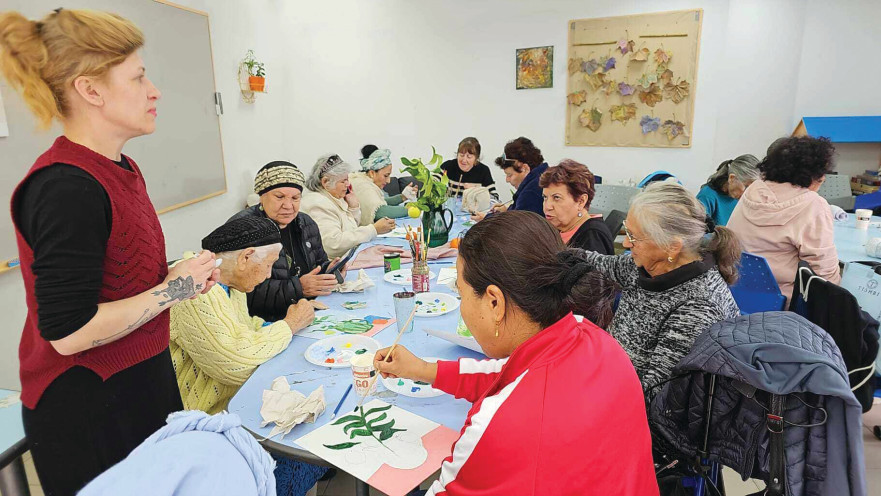 מפגש ציור של מפונים משלומי בני הגיל השלישי
