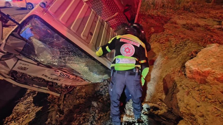 המשאית שהתהפכה בכביש 293 סמוך לאשבול