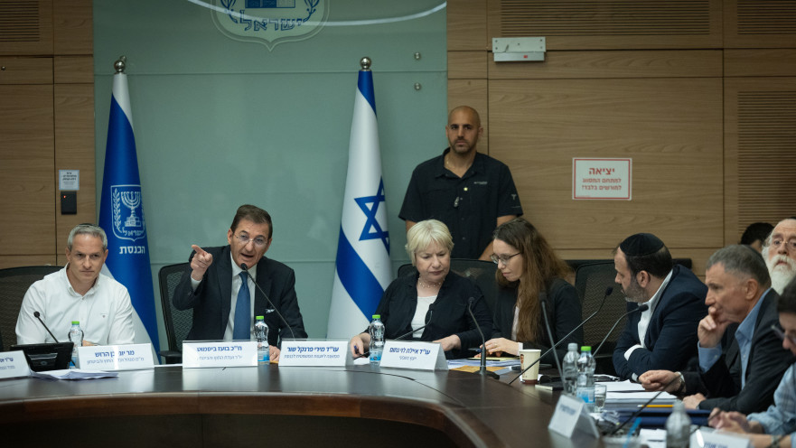 הדיון על חוק הגיוס