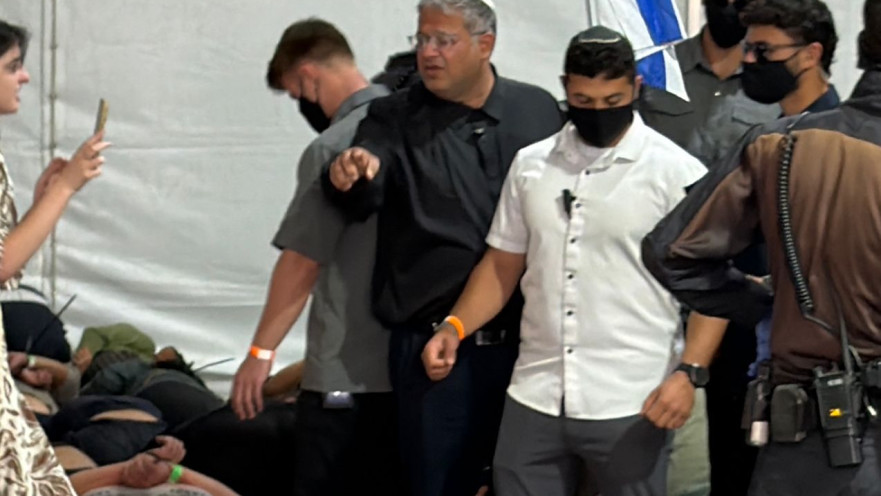 בן גביר עם פעילי המשט