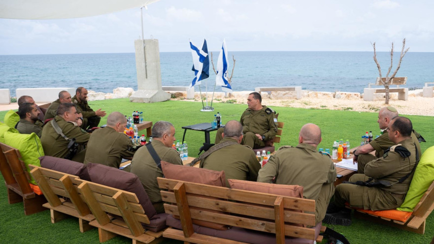 הרמטכ"ל רא"ל אייל זמיר בשיחה עם מפקדי האוגדות