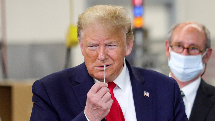 דונלד טראמפ עושה בדיקת קורונה, 2020