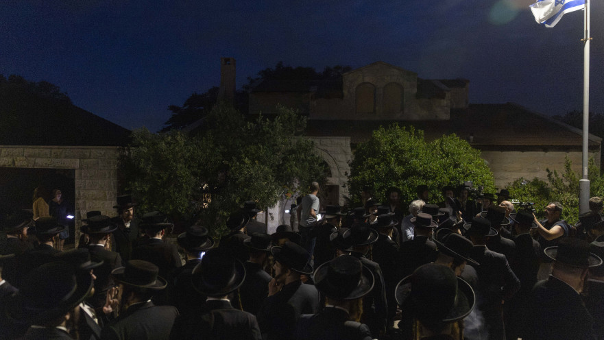 התפרעות חרדים מחוץ לבית השופט נעם סולברג