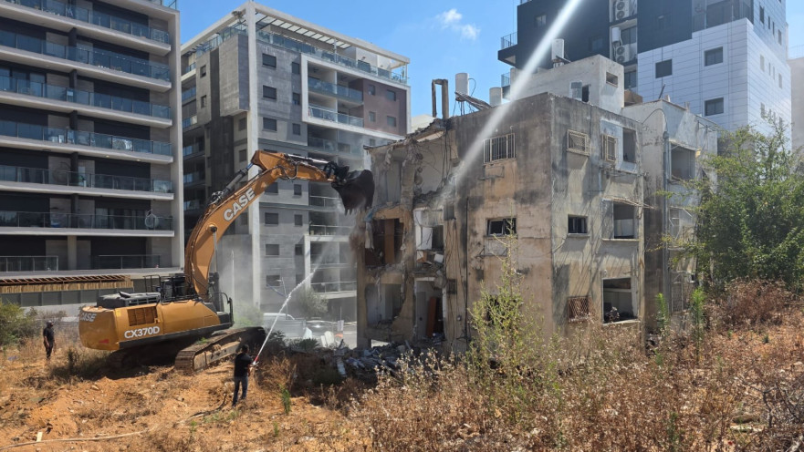 הריסת הבניין האחרון, ברחוב תרצה ברמת גן
