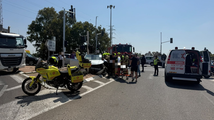 מזירת התאונה בכביש 4 צומת חפר
