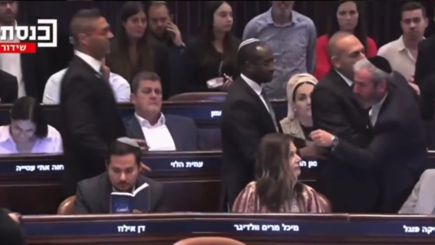 התנפלות על דן אילוז אחרי שהצביע נגד החוק יסוד לימוד התורה