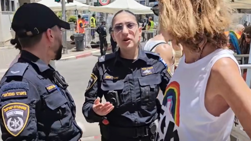 שוטרים מונעים כניסה מאישה שלבשה חולצה נגד בן גביר
