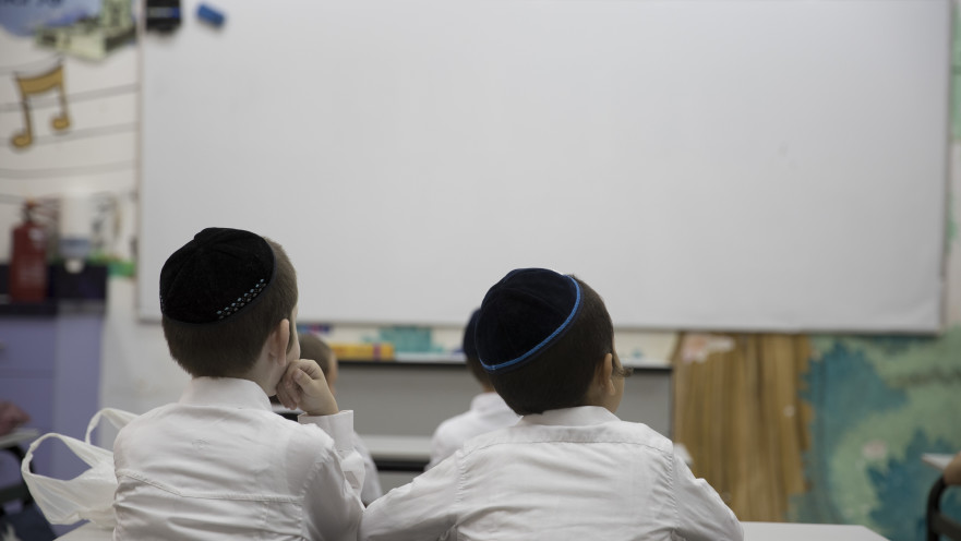 תלמידים בבית ספר לבנים
