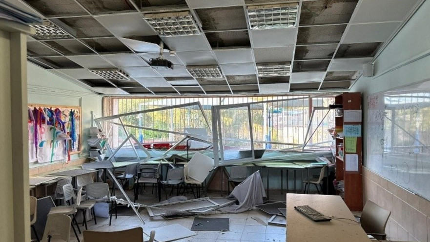 ההרס במבנה בי"ס מולדת לאחר נפילת הטיל האיראני בחודש מרץ.