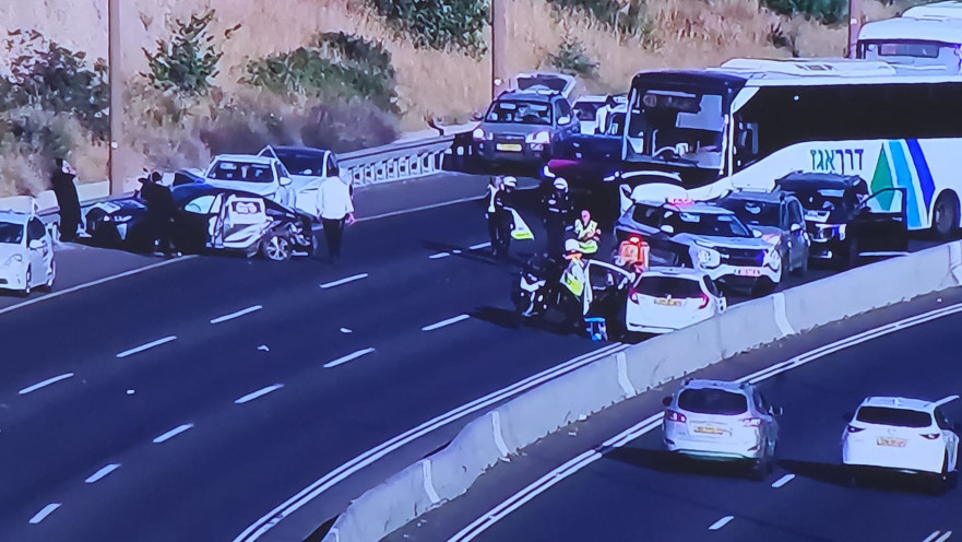 תיעוד תאונת דרכים במהלך מחאת החרדים. ממסכי המשלט