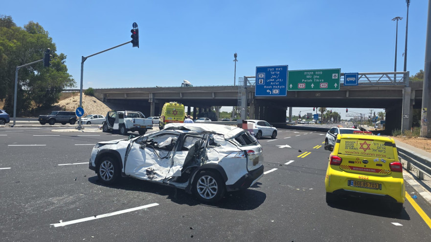 הרכב שהתהפך בכביש 40