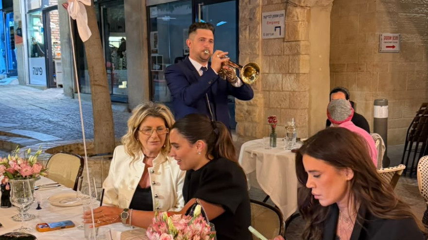 נטלי דדון חוגגת במסעדת "הלן"