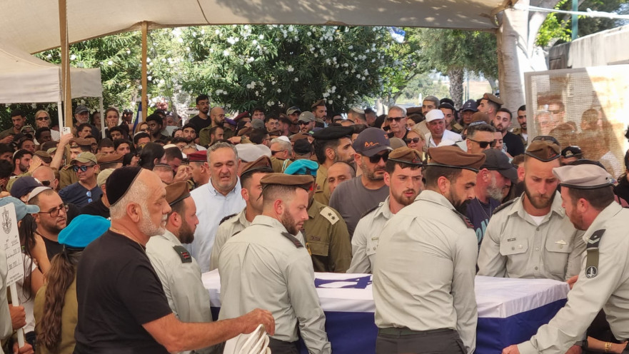 הלווייתו של סרן דוד חזות ז"ל בבית העלמין באשקלון