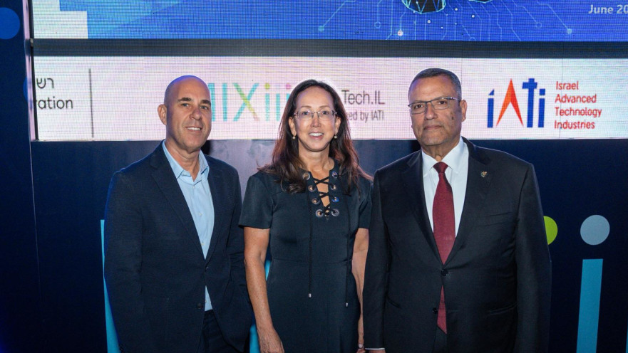 ראש עיריית ירושלים משה ליאון, קרין מאיר רובינשטין ומרק סבג מחברת הנהלת טבע העולמית