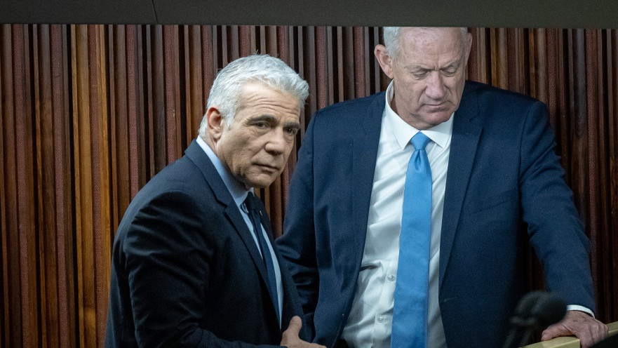 בני גנץ, יאיר לפיד
