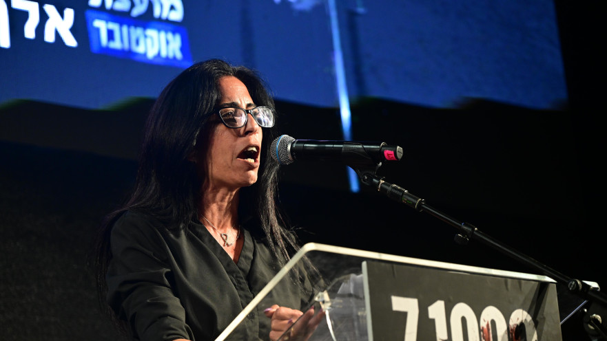 עינב צנגאוקר בעצרת אלף ימים למלחמה בכיכר החטופים