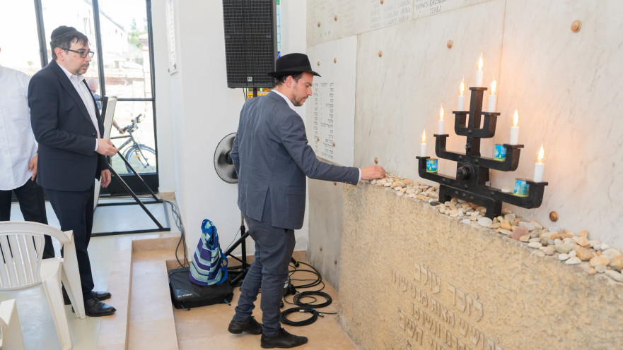 טקס זיכרון בשופרון, הונגריה