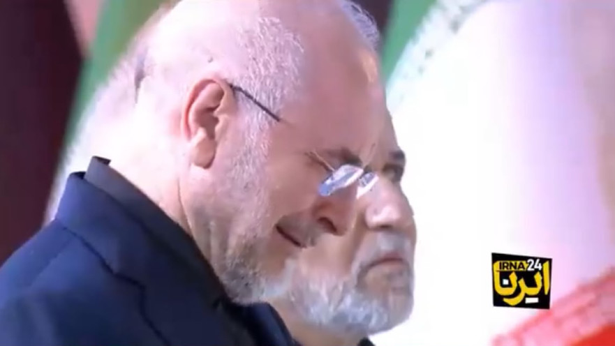 מוחמד באקר קאליבאף ועבאס עראקצ'י במהלך הלווייתו של עלי חמינאי בטהרן