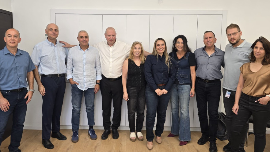 נציגי מכון מור והתאחדות המעו״ף בעת חתימת הסכם קיבוצי חדש
