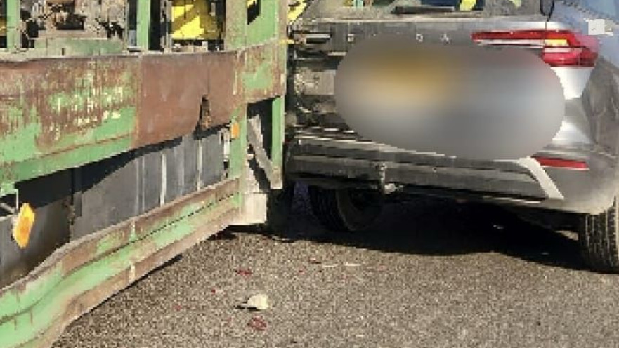 תאונה בין רכב ל-2 משאיות בכביש 1