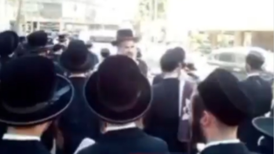 חרדים בבני ברק זורקים ביצים על פקחי רשות המסים