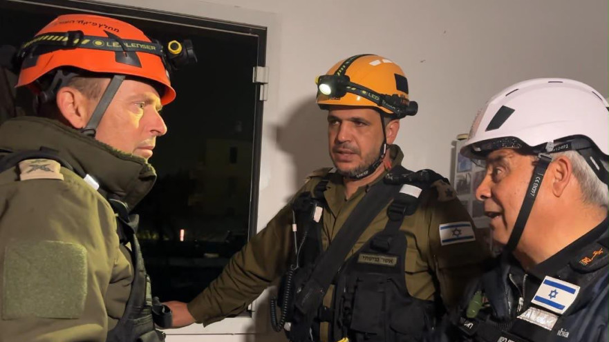 אשר בנישתי וראש עיריית דימונה בני ביטון