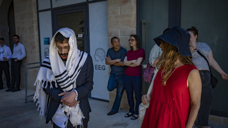 מחאת החרדים מול בית הקפה הפתוח בשבת, ירושלים