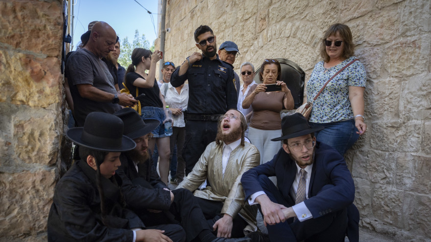 מחאת החרדים מול בית הקפה הפתוח בשבת, ירושלים