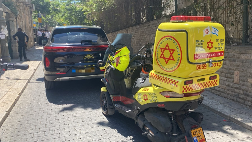 צוותי מד"א בזירת התאונה בירושלים