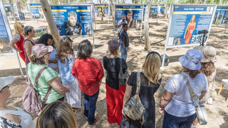 נשות "פורום מנהיגות נשים אזורי" באתר ההנצחה של פסטיבל הנובה