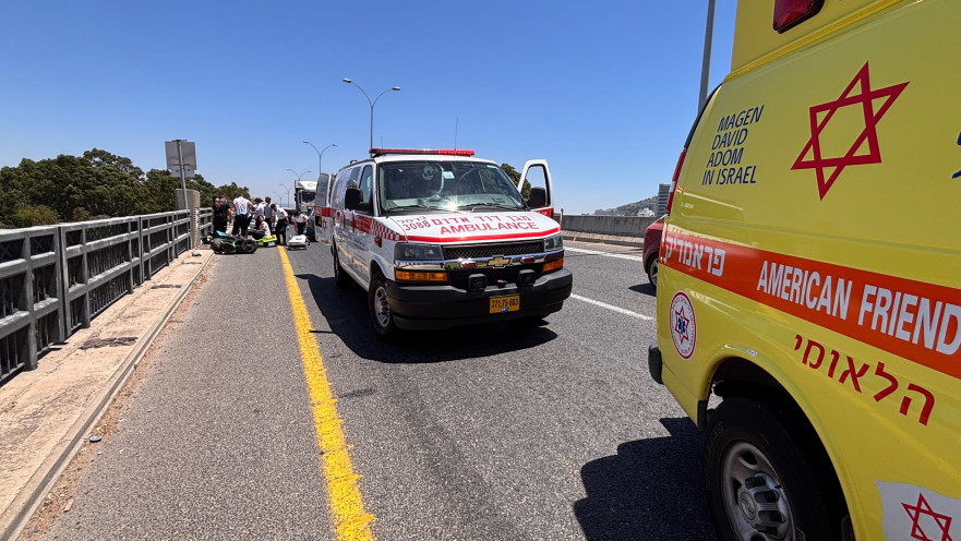 צוותי מד"א בזירת התאונה בחיפה
