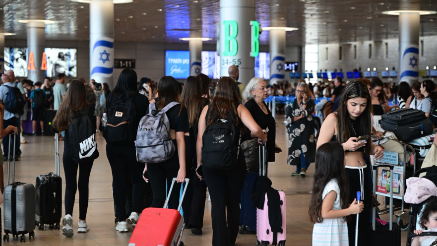 הישראלים מסתערים על נתב"ג