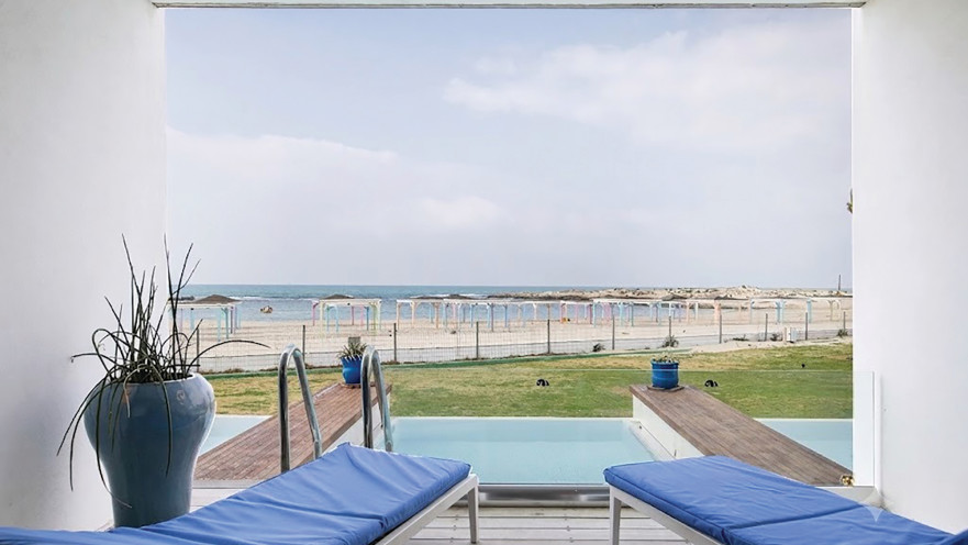 חדר עם בריכה, מלון חוף נחשולים
