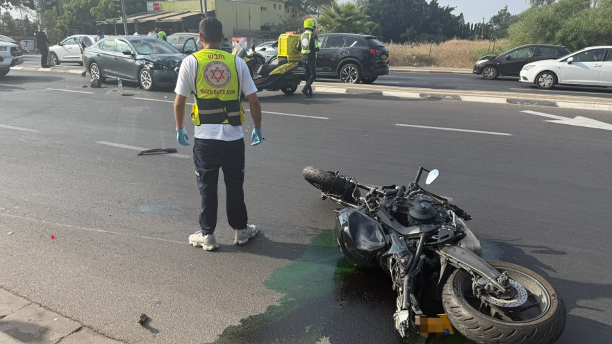 תאונה בין רכב ואופנוע בתל אביב, צוותי מד"א במקום