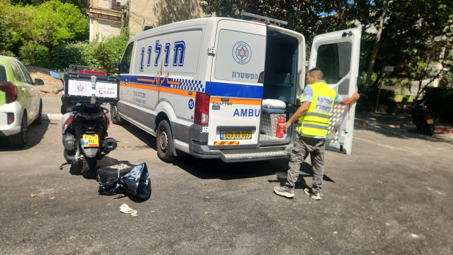 צוותי זק"א מפנים אישה שאותרה ללא רוח חיים בתל אביב