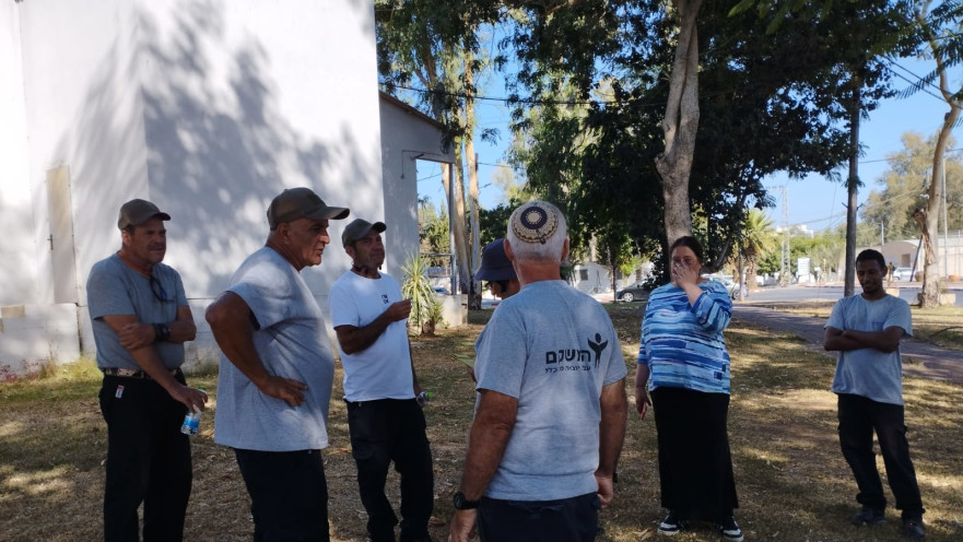 קבוצת עובדי "המשקם" בבסיס צה"ל