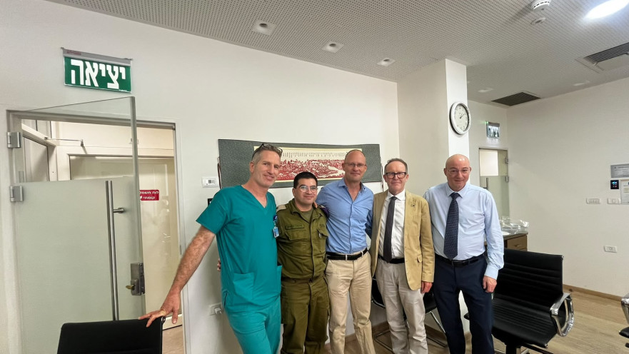משלחת של רופאי טראומה בכירים מאוסטרליה 