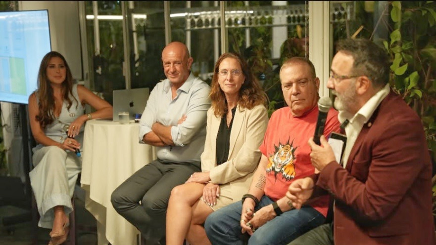 אילן שרקון, פלי פלד, דניאלה פז, יגאל סלוביק ואסתי שיוביץ