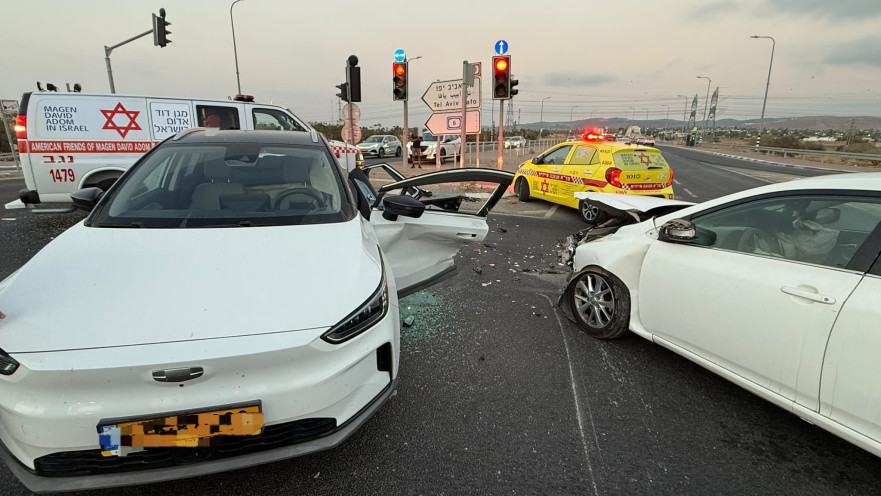 זירת תאונה בין שלושה כלי רכב בכביש 31 סמוך למחלף להבים