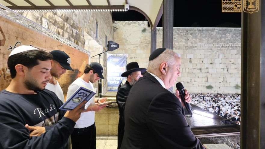 תפילת הודיה בעצרת הסליחות המרכזי בכותל 