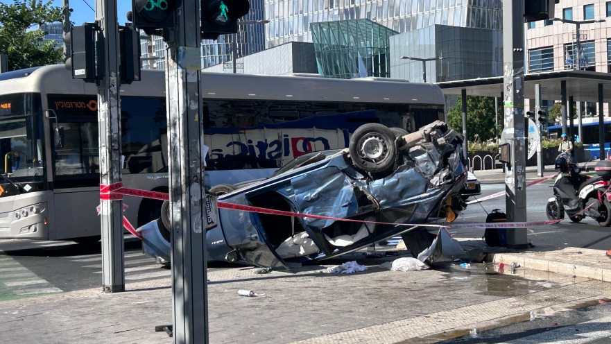תאונה בצמת קפלן תל אביב - אוטובוס ורכב