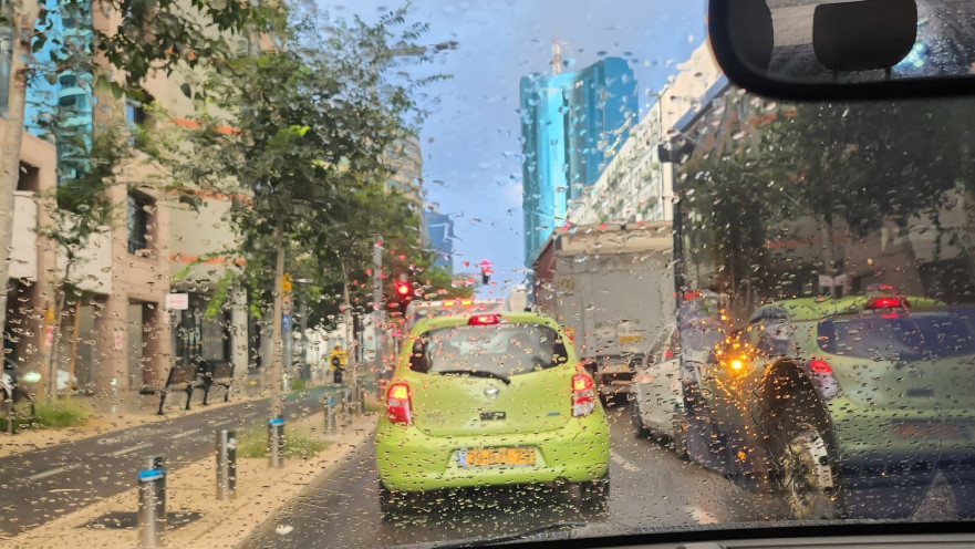 גשם בתל אביב באוגוסט
