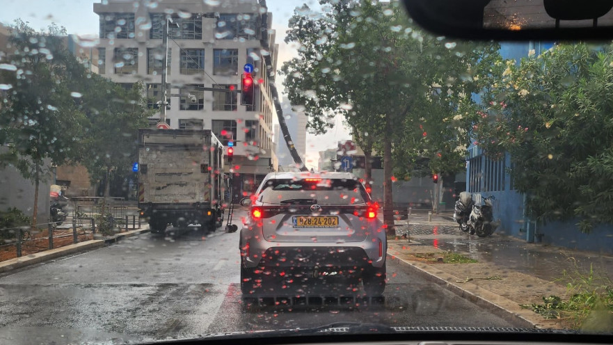 גשם בתל אביב באוגוסט