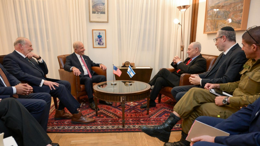 נתניהו, מישל עיסא ומייק האקבי