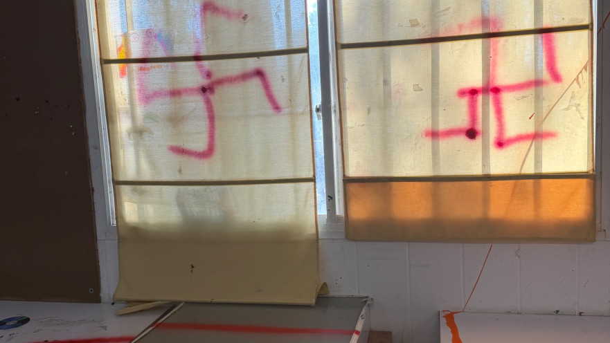 צלב קרס בפרדס חנה