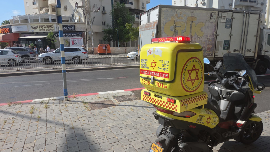 בת 17 במצב קשה לאחר שנפגעה ממשאית בשדרות הפרחים באשדוד