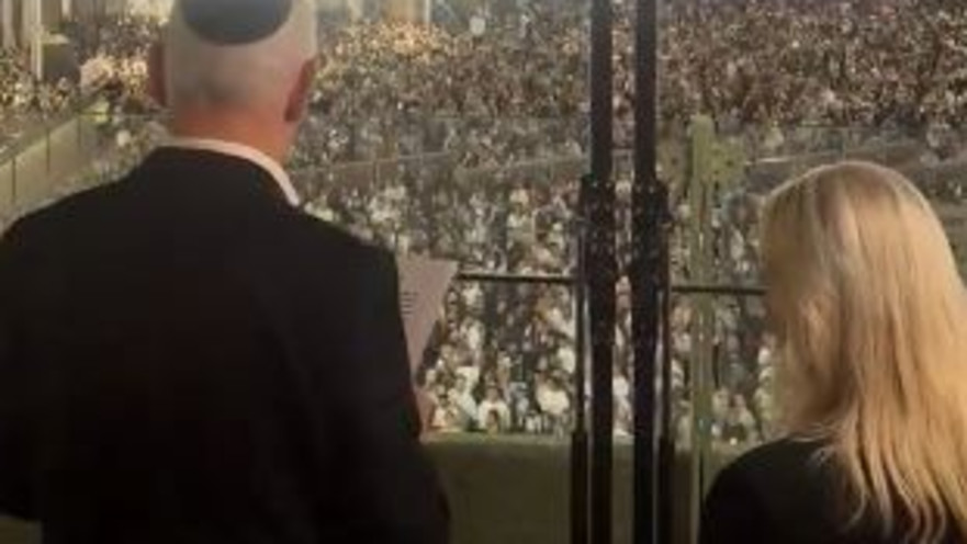 ראש הממשלה בנימין נתניהו בתפילה בכותל המערבי