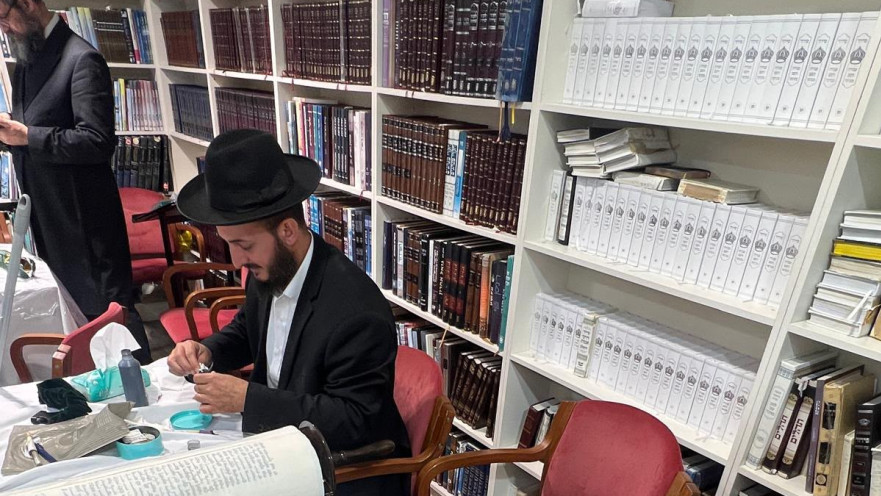 הכנסת ספר תורה למוצב פגה