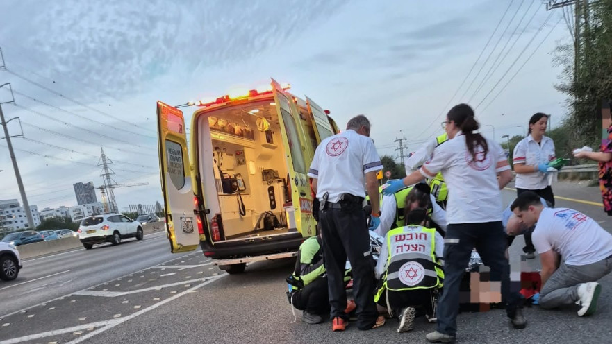 זירת התאונה בכביש 4 במחלף אם המושבות