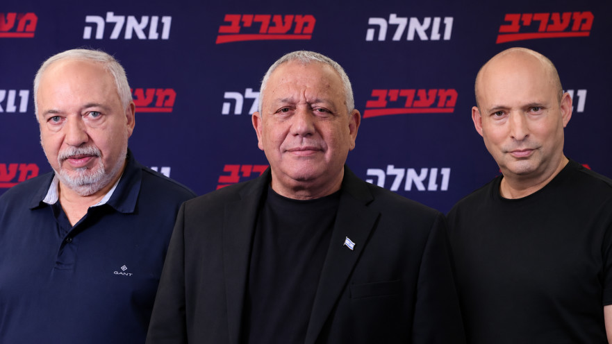 נפתלי בנט, גדי איזנקוט, אביגדור ליברמן